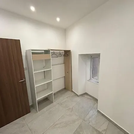 Stylish 2 Bedroom Loft With Yard