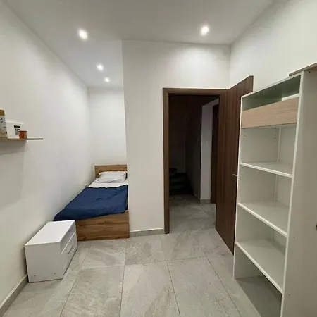 Stylish 2 Bedroom Loft With Yard Apartment Pieta