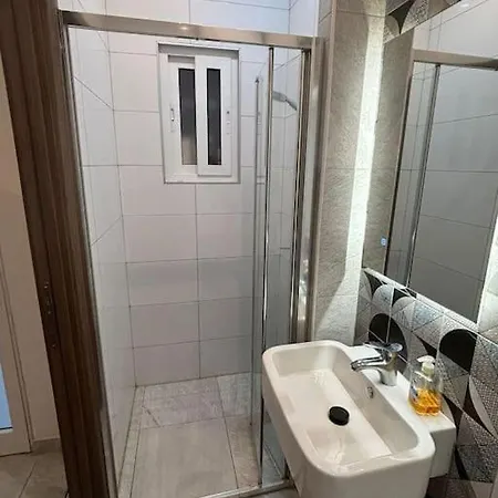 Stylish 2 Bedroom Loft With Yard * Pieta