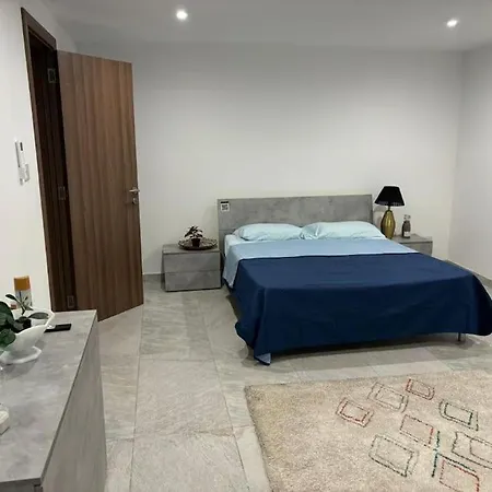 Stylish 2 Bedroom Loft With Yard Tal-Pietà