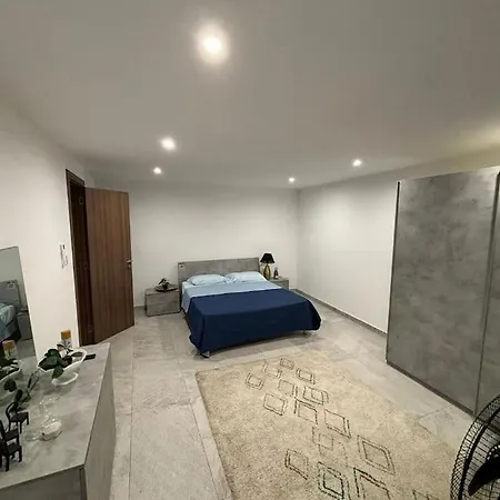 Stylish 2 Bedroom Loft With Yard * Pieta