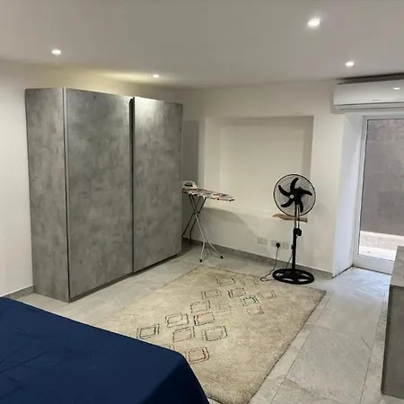 Stylish 2 Bedroom Loft With Yard *