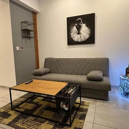 Stylish 2 Bedroom Loft With Yard Pieta