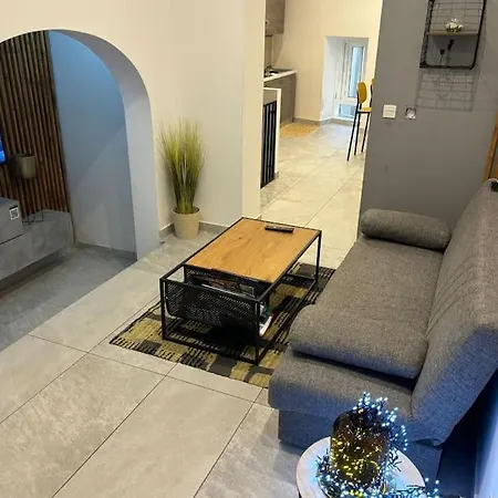 Apartment Stylish 2 Bedroom Loft With Yard *